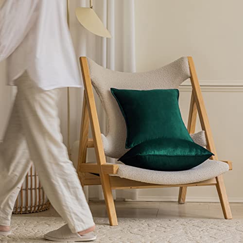 JIAHANNHA Velvet Green Throw Pillow Covers 18x18in (Pack of 2) – Soft Decorative Cushion Covers