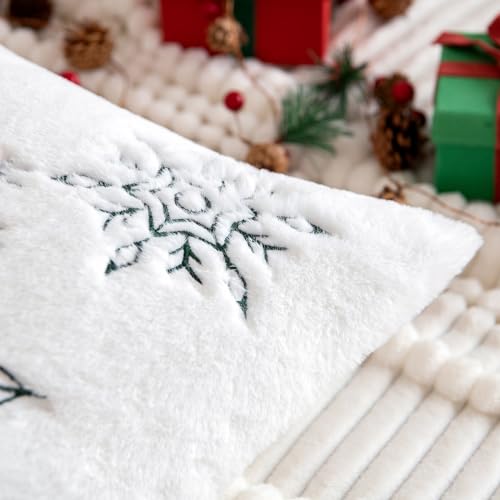 MIULEE Christmas Throw Pillow Covers Pack of 2 20x20 Inches, Festive Green Snowflake Design