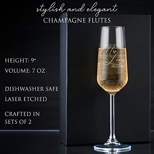 Personalized Wedding Champagne Flutes Set of 2 - Classic Design, 7 oz, Bride & Groom Gift