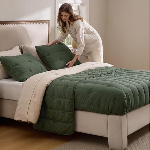 Bedsure Queen Quilt Set - Soft Lightweight Bedspread & 2 Shams, Dark Green