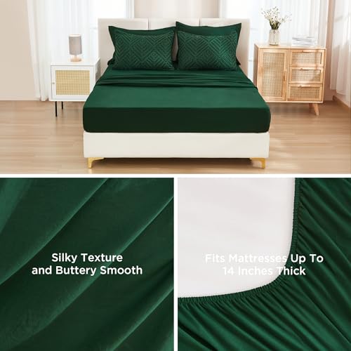 King Size Tufted Comforter Set - 7-Piece Emerald Green Bed in a Bag