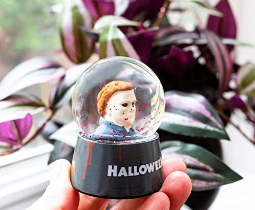 Michael Myers Halloween II Mini Snow Globe with Swirling Glitter 3-Inch