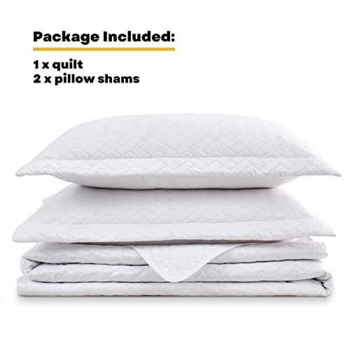 Maple&Stone White Queen Quilt Set - 3-Piece Lightweight Chevron Bedspread