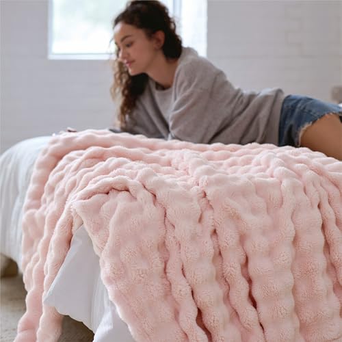 Bedsure 3D Fleece Bubble Throw Blanket for Couch, Soft Light Pink 50"x60"
