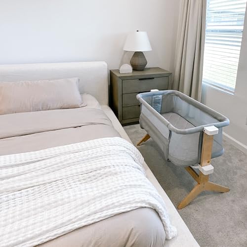 Breathable Baby Bassinet & Bedside Sleeper - Adjustable Height, Washable Mesh