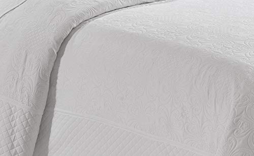 Oversized 3-Piece Embossed Solid Color Bedspread Set - White, Full/Queen