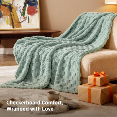 Bedsure Sage Green Checkered Fleece Throw Blanket 50x60