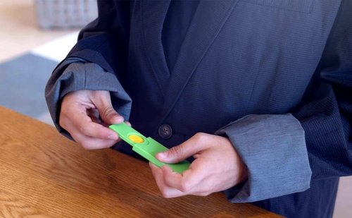 Advent Magic Calendar | 24 Easy Magic Tricks with Step-by-Step Guides for Kids Aged 8+