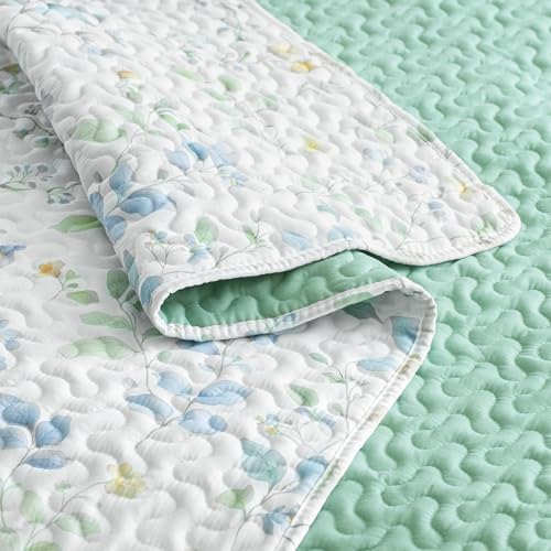 Exclusivo Mezcla Floral King Quilt Bedding Set - 3-Piece Lightweight Bedspread