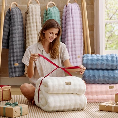Bedsure 3D Fleece Bubble Throw Blanket for Couch, Soft Light Pink 50"x60"
