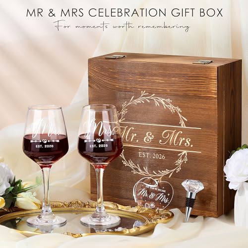 Mr and Mrs Wedding Wine Glass Gift Set with Keepsake Box and Accessories