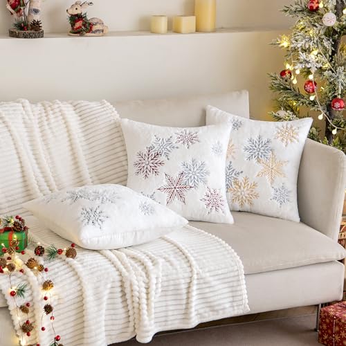 MIULEE Christmas Throw Pillow Covers Pack of 2 20x20 Inches, Festive Green Snowflake Design