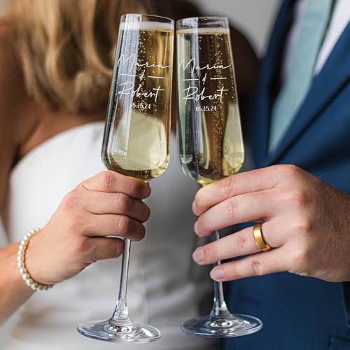 Personalized Wedding Champagne Flutes Set of 2 - Classic Variant, Mr & Mrs Toasting Glasses
