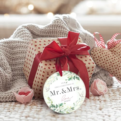XKDOUS Newly Married-2 First Christmas Married Ornament - Mr & Mrs Ceramic Wedding Keepsake