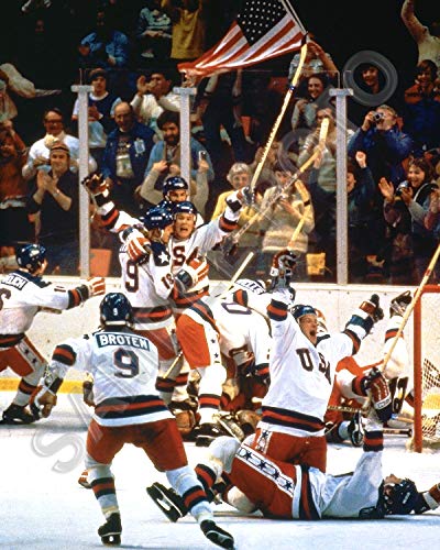 1980 USA Gold Medal Hockey Team Miracle on Ice 8x10 Photo - Unsigned Sports Memorabilia