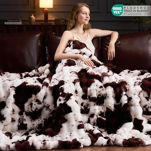 PLUUSHUU Soft Faux Fur Throw Blanket - Cozy 3D Bubble Cow Print (50x60")