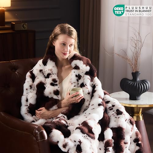 PLUUSHUU Soft Faux Fur Throw Blanket - Cozy 3D Bubble Cow Print (50x60")