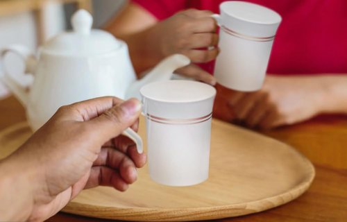 " OCCASIONS " 40 Pack, Heavyweight Disposable Wedding Party Plastic 8 oz Coffee Mugs for Tea/Cappuccino/Espresso with Handles (8 oz Mugs, White & Rose Gold Rim)