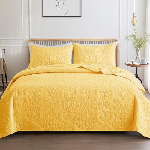 Whale Flotilla Queen Quilt Bedding Set - 3-Piece Vintage Damask Bedspread