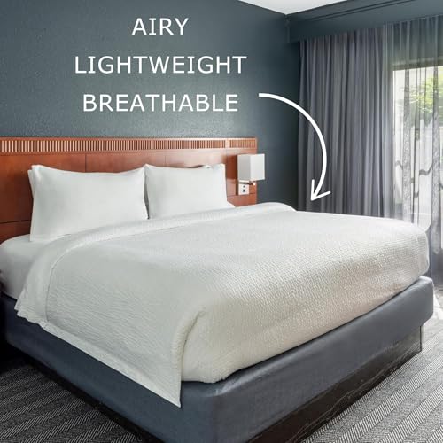Courtyard by Marriott King Lightweight Cotton Blend Ripple Coverlet Bedspread