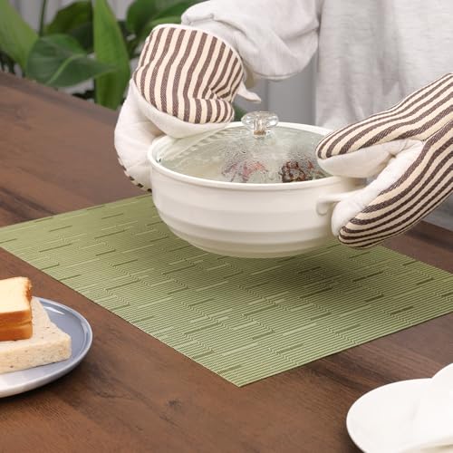 Washable Vinyl Placemats Set of 8, 17x12 Inch Non-Slip Table Mats, Green