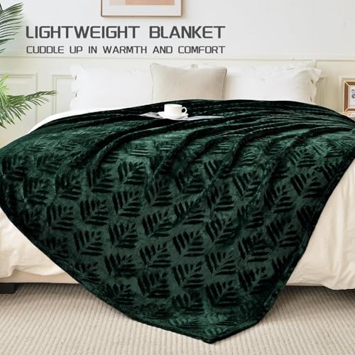 Exclusivo Mezcla Forest Green Leaves Pattern Blanket Queen (90x90)