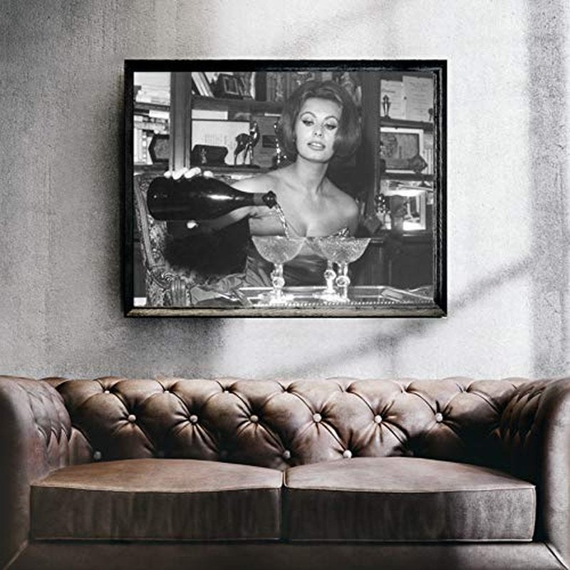 Sophia Loren pouring wine Photo Print (30 x 24)