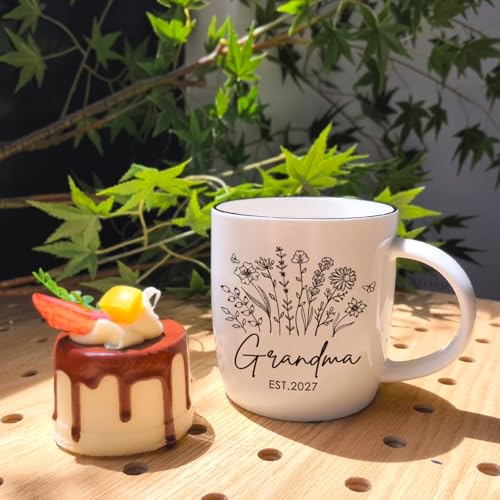 Grandma Pregnancy Announcement Mug Est 2027 Gift for First-Time Grandma - Flower Design