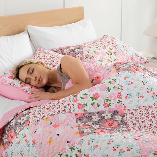 Whale Flotilla Queen Quilt Bedding Set - Soft Reversible Floral Coverlet