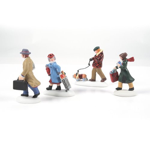 Department 56 Christmas in The City Village Accessories Busy Sidewalks Figurine Set, 2.5 Inch, Multicolor