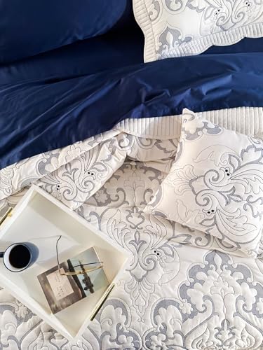 Oversized King Bedspread in Ivory - Luxurious Quilted Design