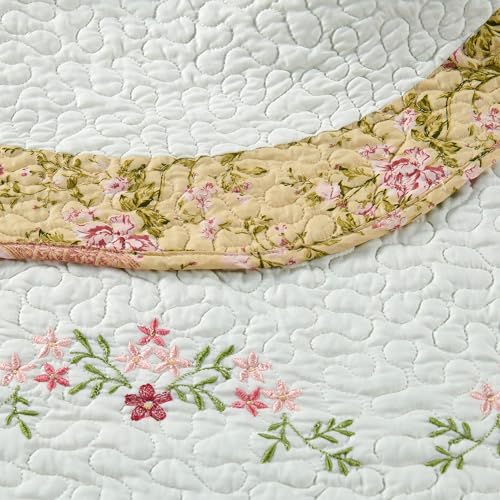 4-Piece Yellow Scalloped Daybed Cover Set - Reversible Quilted Bedding