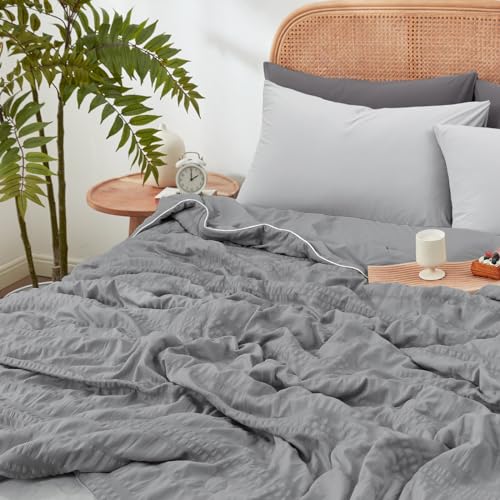 Cozy Bliss Seersucker Cooling Comforter, Reversible Lightweight Summer Quilt