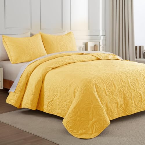 Whale Flotilla Queen Quilt Bedding Set - 3-Piece Vintage Damask Bedspread