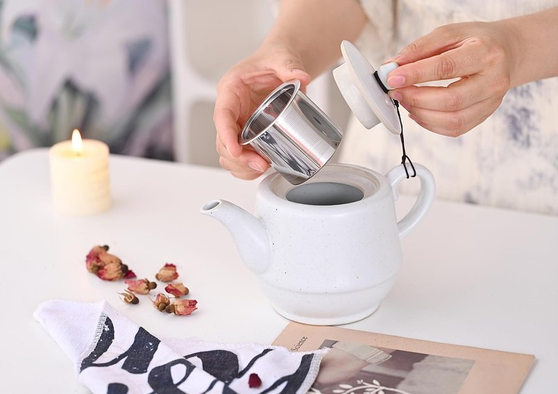 NCQIXIAO Rural Style Ceramic Teapot with Stainless Steel Infuser 16 Ounces Porcelain Blooming & Loose Leaf Teapot (White)