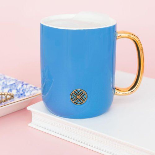 Lilly Pulitzer Ceramic Coffee Mug, 13 Oz Tea Cup with Silicone Lid and Gold Logo, Cute Mug with Gold Handle (Blue Stream)