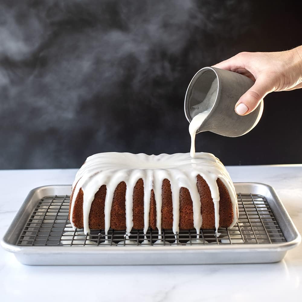 Nordic Ware Naturals® Quarter Sheet - Oven-Safe Nonstick Grid for Perfect Baking Results