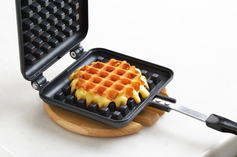 Yoshikawa SJ2275 Waffle Maker, Hot Single, Fluorine Processed, For Gas Fire, Black, 13.6 x 5.6 x 1.3 inches (34.5 x 14.3 x 3.2 cm)