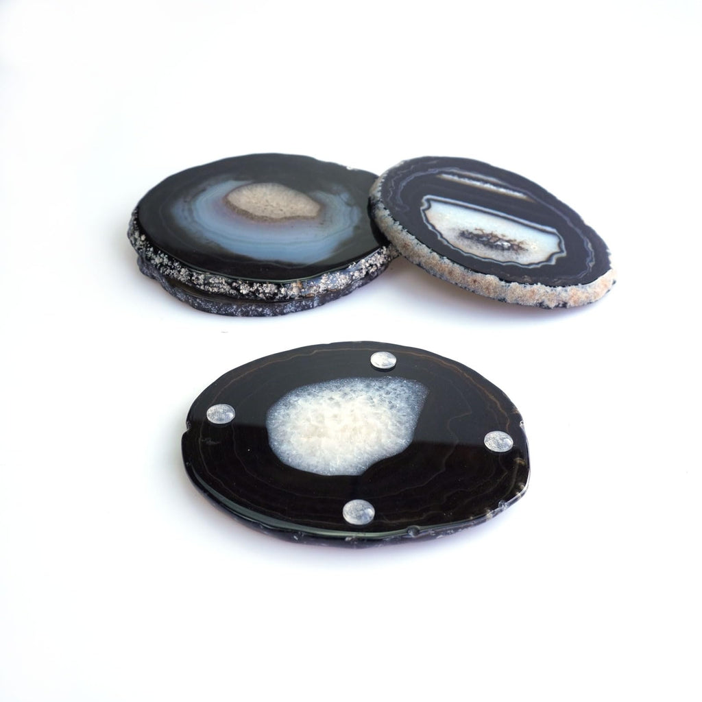 Sisamn Black Agate Slices Bulk Geode Coasters Set of 4 with Rubber Bumpers - Unique 3-4 Inch Dyed Stone Drink Crystal Coasters for Home Decor, Coffee Table, Bar Accessories