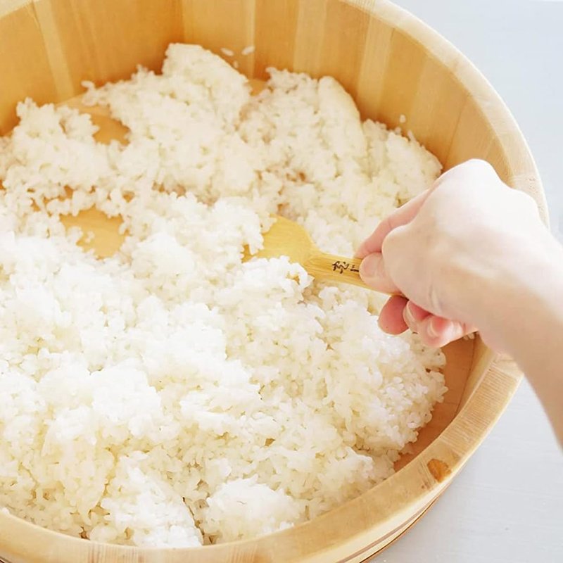 TIKUSAN Wooden Hangiri Sushi Rice Mixing Tub PP Band Made in Japan Made of Momi Fir Sushi Rice Bowl Sushi Oke (13")