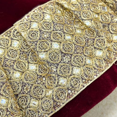 CYAOOI 60 Inch Red Velvet Christmas Tree Skirt with Gold Glitter Trim for 7.5-9 ft Trees