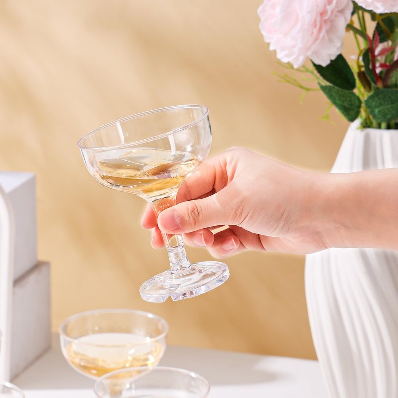 DORONAN 30 Pack Plastic Champagne Glasses 5 oz Champagne Coupe Unbreakable Plastic Cocktail Glasses Acrylic Martini Glasses Champagne Tower for Wedding Birthday Party Bar (Gold Glitter)