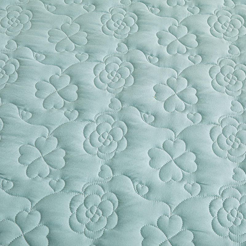 Queen Size Flower Pattern Quilted Bedspread with Ruffled Skirt