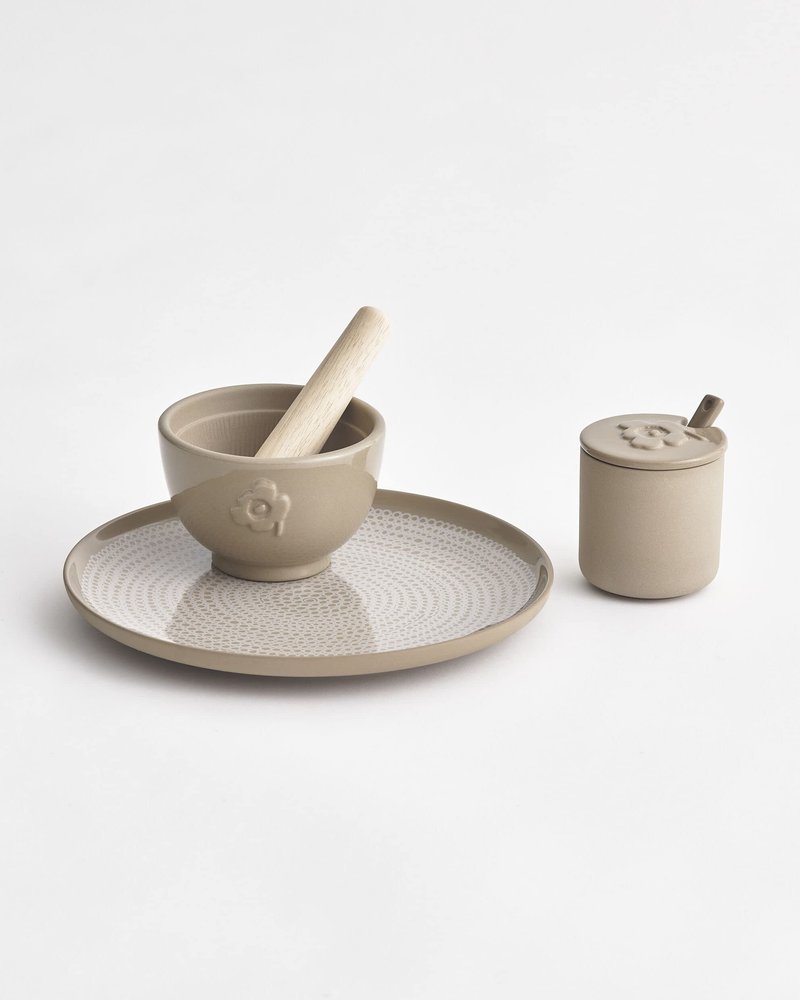 MARIMEKKO Oiva Unikko Mortar and Pestle — Refine Your Kitchen Décor with Our Iconic Floral Dinnerware — Stylish Pestle and Mortar Set to Elevate Your Dining Experience (3 in x 3 in)