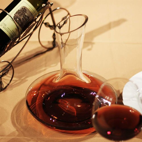 LUXU Wine Decanter,Lead-Free Hand Blown Crystal Glass, Elegant and Effective Red Wine Carafe, Premium Wine Aerator with Wide Base,Wine Accessories,Wine Gift
