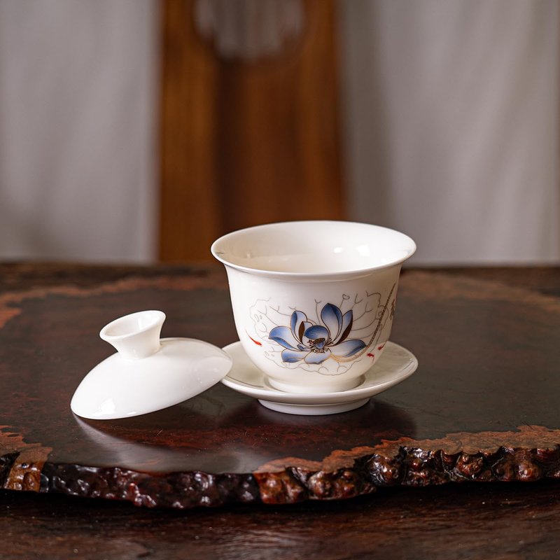 KEYDUACU Gaiwan Chinese Gongfu Tea Set，Asian Adult White Ceramic Tea Set, 6 Cups Suitable for Small Gatherings, Home, Office and Travelling, Gift Giving.(Traveling-Lotus Flower)