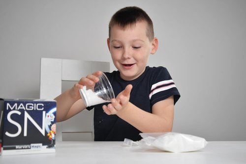 Marvin's Magic - Magic Snow Powder - Fluffy White Snow for Kids' Play & Decorations - Expands 100x
