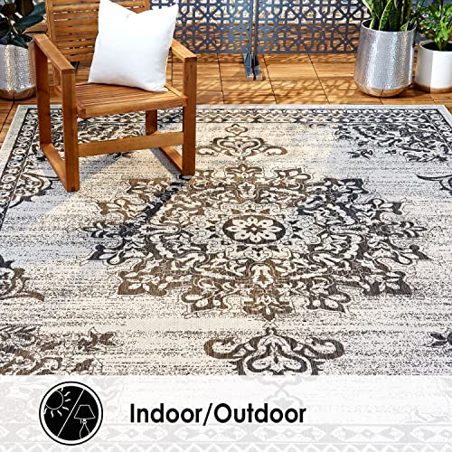 Nicole Miller New York Patio Country Azalea Transitional Medallion Indoor/Outdoor Area Rug, Grey/Black, 3'11"x5'2"