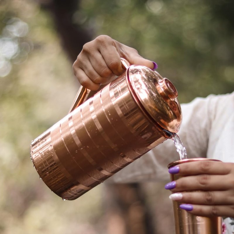 CopperKing Pure Real Copper Metal Carafe Pitcher for Drinking Water With big handle and lid, large size Jug 50oz - 1500ml With 2 Cups Tumbler Glasses Set, Best Ayurvedic Benefit Vessel (Hammered)