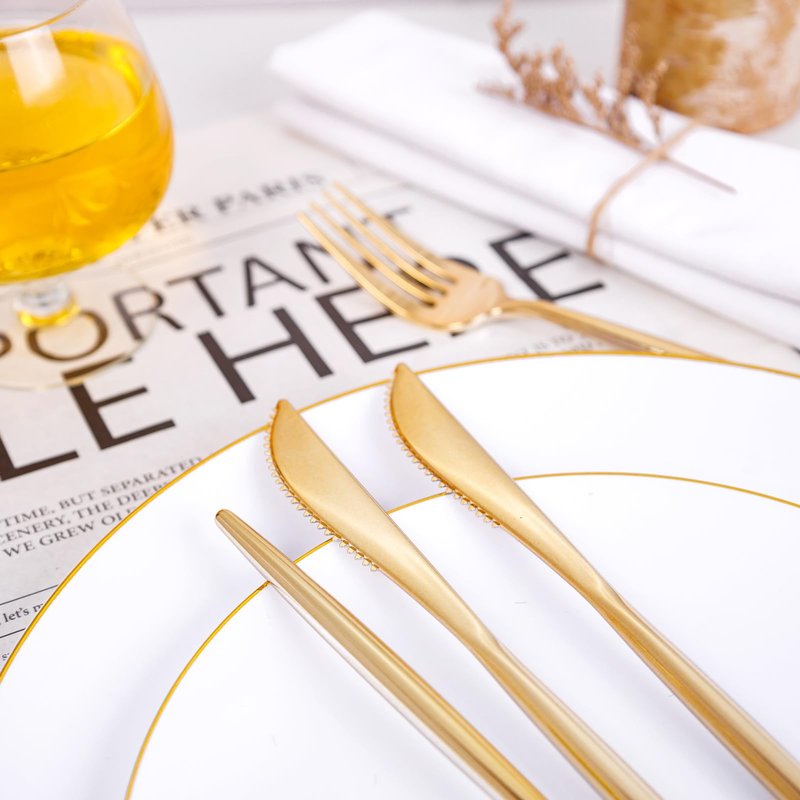 U-QE 60 Pack Gold Plastic Knives Heavy Duty - Solid and Durable Gold Disposable Silverware, Heavy Duty Plastic Cutlery Perfect for Parties, Weddings, Catering and Daily Use